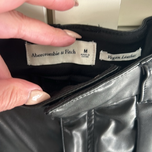ABERCROMBIE AND FITCH VEGAN LEATHER SHORTS - Picture 2 of 4